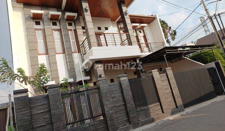 Disewakan Rumah Bagus 2lt + Furnish Di Batununggal Bisw Untuk Kantor Siap Huni Shm 1