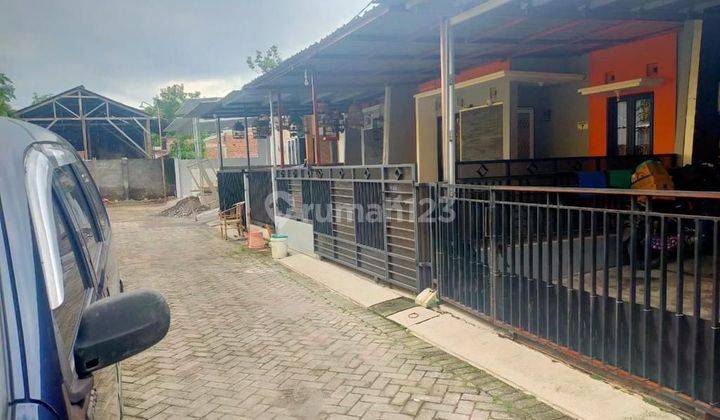 Jual Rumah Graha Fatro 2 Woltermonginsidi Semarang Timur

- Free Canopy & Pagar Set ( Sudah Terpasang )
- Row Jalan 2 Mobil
- 50 Meter Dari Jalan Raya Utama Woltermonginsidi
- 2 Kamar Tidur
- 1 Kamar Mandi
- 1 Ruang Makan 
- 1 Dapur
- Listrik 1.300 Watt
- 1