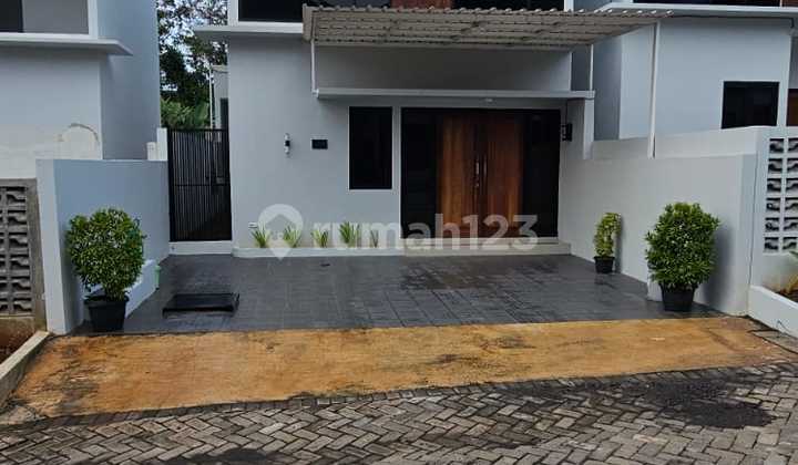 Ready-to-occupy house for sale in Ngalian, West Semarang 1