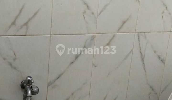 leased 2-storey non-furnished unit with free wifi, ac, cctv at Grafika Banyumanik 2