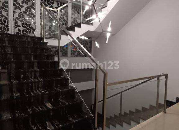 Dijual Rumah Siap Huni, Kawasan Elite Posisi Hook 2