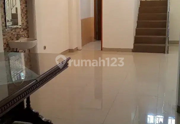 Di Sewakan Rumah Mewah Komp. Dpr 2, Meruya Selatan, Kembangan