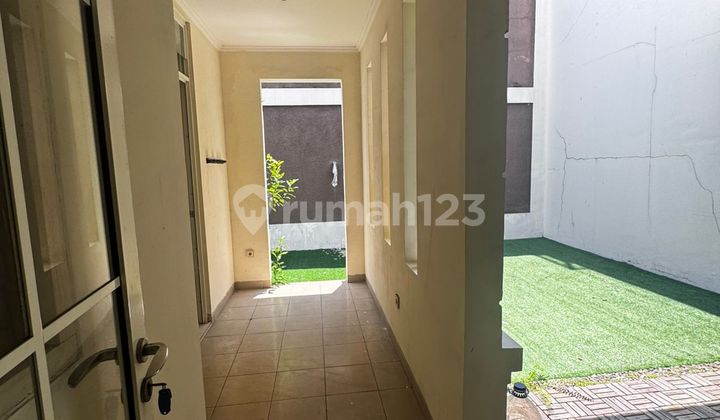 Disewakan Rumah Hoek Hadap Danau Green Lake City Cluster Favorit 2