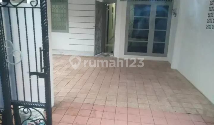 Disewakan Termurah Rumah 3 Lantai di Ciledug Tangerang 2
