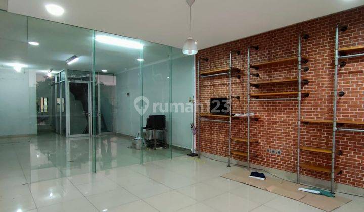 Ruko Bagus, 3 lantai, sangat Ideal untuk usaha/kantor 1