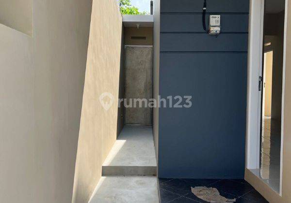 Rumah Cantik Minimalis Di Perumahan Pondok Mutiara, Malang he092  2