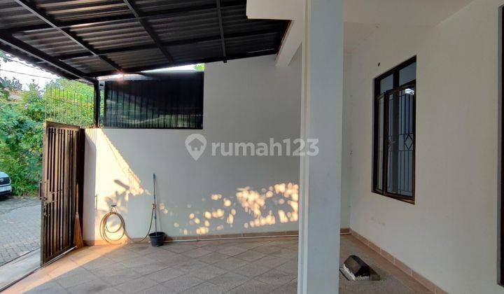 Rumah Cantik Depan Taman Batas Joglo Semi Furnished 1