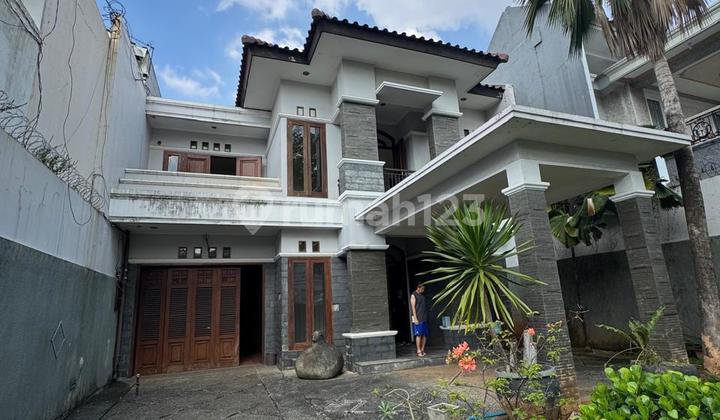 Dijual Rumah Cantik di Menteng