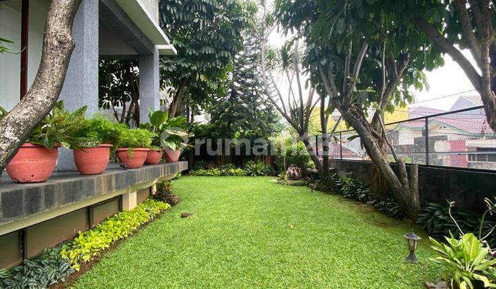 Dijual Rumah Gaya Tropical Siap Huni Gedung Hijau