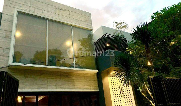 Rumah Minimalis 2.5 Lantai Dalam Town House 1