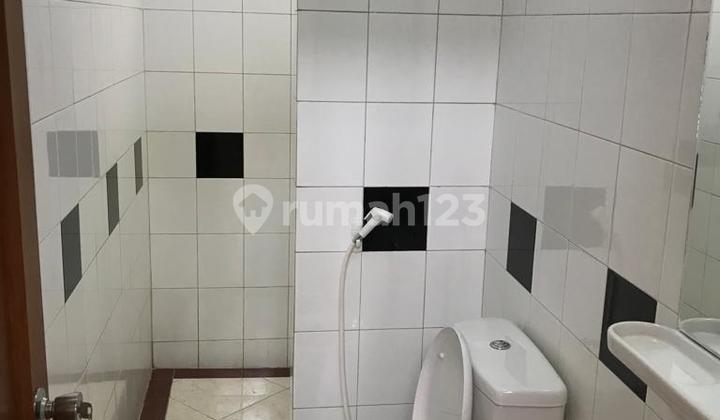 Rumah Pondok Indah Lokasi Dekat St,Mrt , LT, 200 M/Lb, 250 M , Furniture. 220 Jt / Th 2