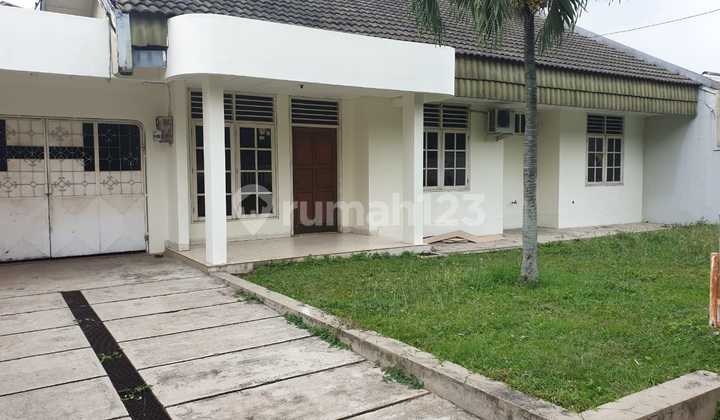 Rumah Lokasi Tenang Dekat ke Mall dan Pasar