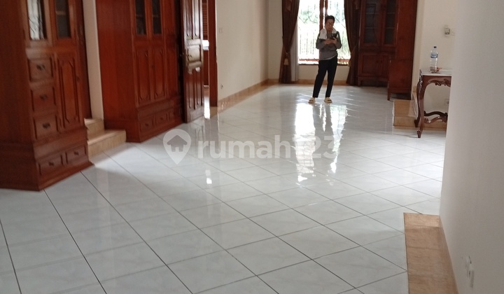 Rumah Komplek Cipete ,Dekat ke Jl.antasari , Dekat ke Kemang Selatan, LT, 377M/Lb,220M2, 200 Jt/Thn