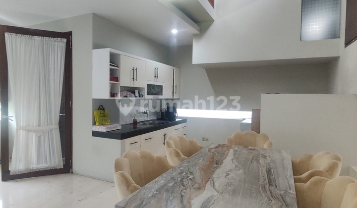 Town House Kemang - Semi Furnished - Harga Sewa 200 Juta Per Tahun. Nego-