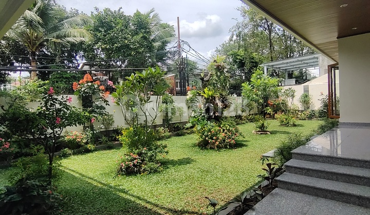 5 Menit ke MRT Rumah Mewah Baru Renovasi Dekat Pondok Indah & Mal 2