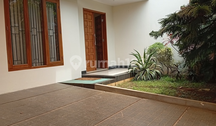 Rumah Dalam Komplek Pejatenmur , Hunian ,Bisa Kantor ,. 200 M/Lb, 240 M, 185 Jt/Thn ( Sn)