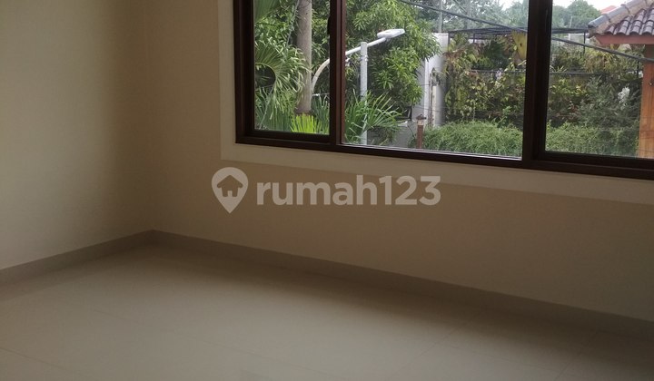 Nice House Jagakarsa, Near Kahfi Street, Land Area 220 m²/Building Area 200 m², Beautiful and Serene, 3.6 Billion.