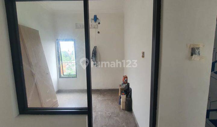 Dijual Cluster 3 Lantai Semi Furnished di Pd Kelapa 2