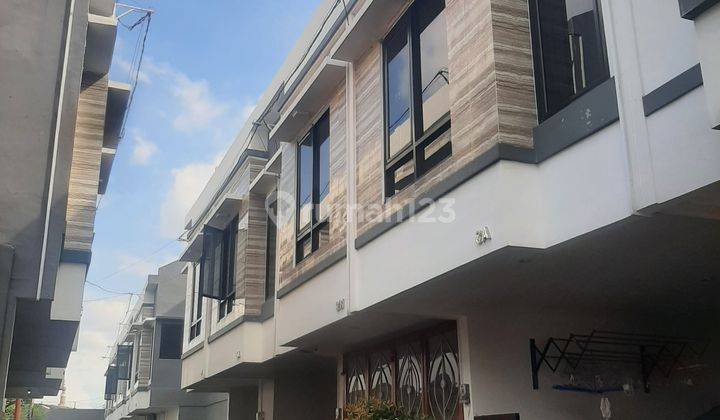 Rumah Baru Dijual Murah 2 Lantai Lokasi Strategis 1