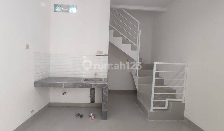 Rumah  Murah 2 Lantai Lokasi Strategis Kemayoran 2