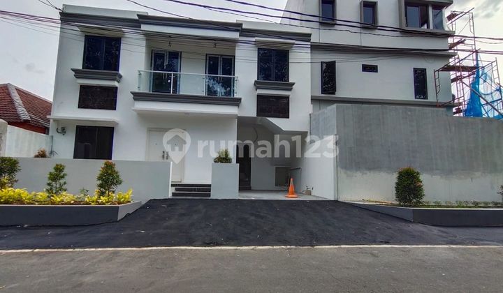 Rumah Murah 2 Lantai Lokasi Strategis Cempaka Putih 1
