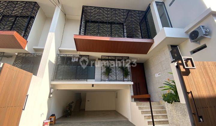 Rumah baru  Di Kemang jakarta selatan  di dalam town house 1