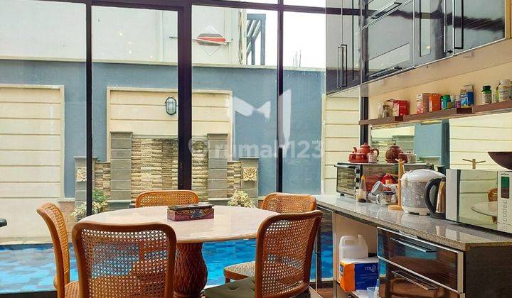 Rumah Murah Cantik di Kemang jakarta Selatan, di dalam town house, ada kolam renang 1