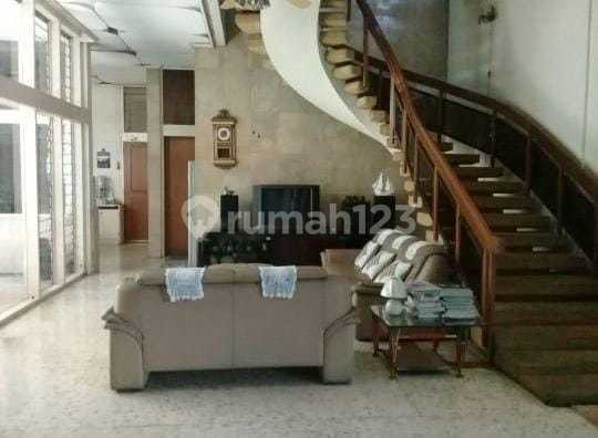 Rumah Klasik 2 Lantai di Kebayoran Baru, Jakarta Selatan 2