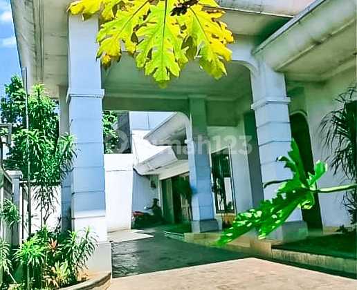 Rumah Mewah Klasik Siap Huni Di Lebak Bulus Rumah Mewah Klasik Siap Huni Di Lebak Bulus