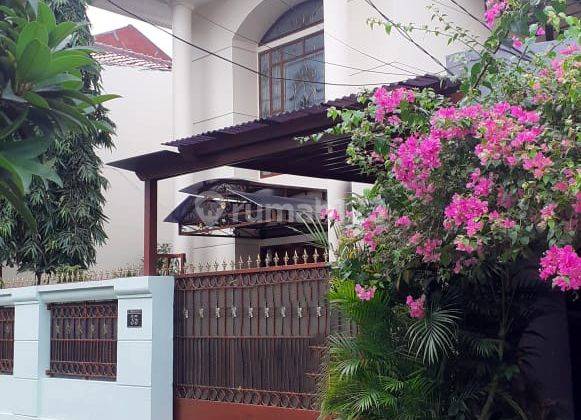 Rumah 2 Lantai Bagus di Jalan Peningkatan, Jakarta Selatan 1