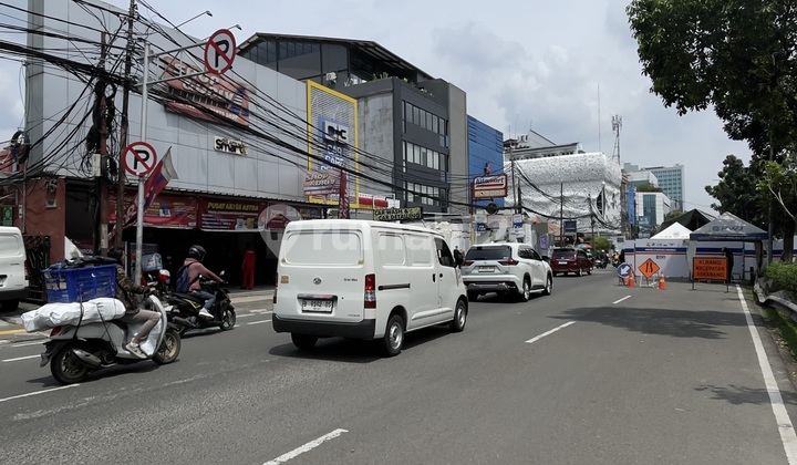 For Rent Land or Old Building in a Strategic and Busy Commercial Area