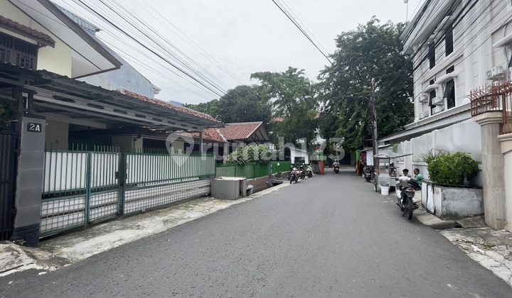Rumah Tua Area Komersial di Tomang Cocok untuk Usaha 1