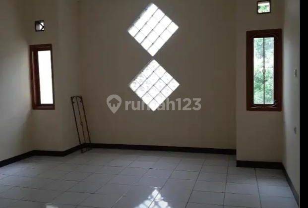 Turangga, Buahbatu, Kota Bandung. Disewakan Ruko Bagus 2 Lantai 9