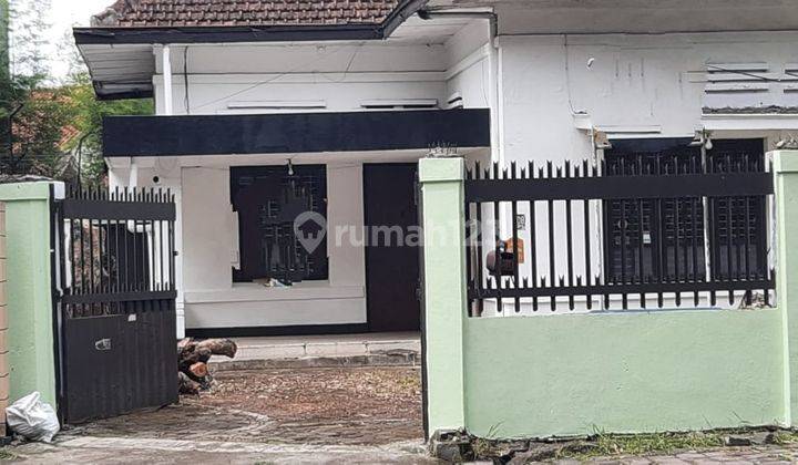 Rumah Belanda di Sayap Jl. Riau, Kota Bandung. Luas Tanah 403 1