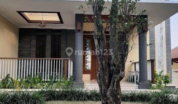 Rumah 3 Lantai Bagus Furnished SHM di Resor Dago Pakar, Bandung 1