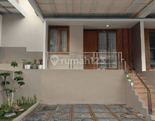 Rumah 2 Lantai Bagus SHM di Komplek Bali Garden City View, Bandung 1