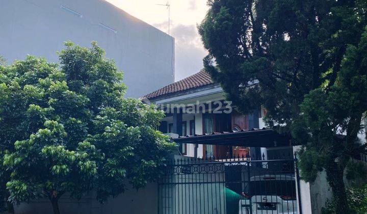 Harga Menarik Rumah di Komplek Setra Duta, Tanah Luas, 3 Lantai 2