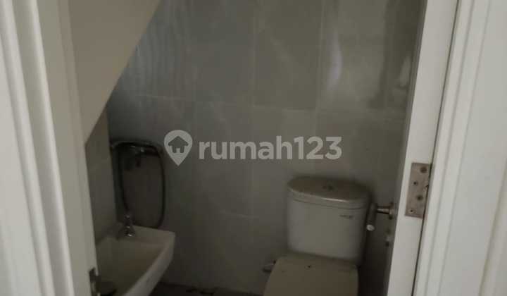 For Sale 2-Story House Strategic Location Beryl Residence Summarecon Mks