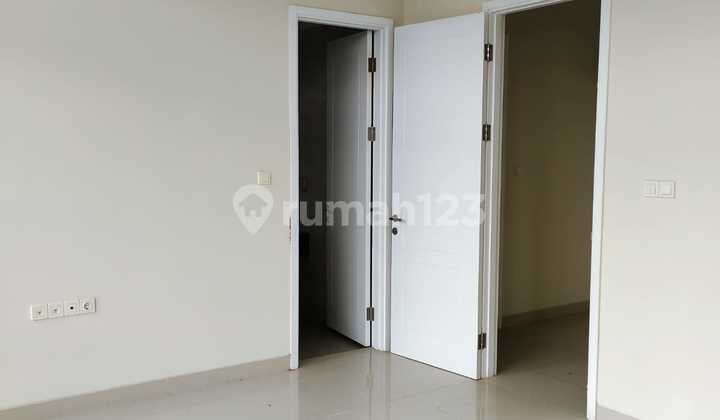 For Sale Corner 2-Story House Jade Residence Summarecon Strategic Location