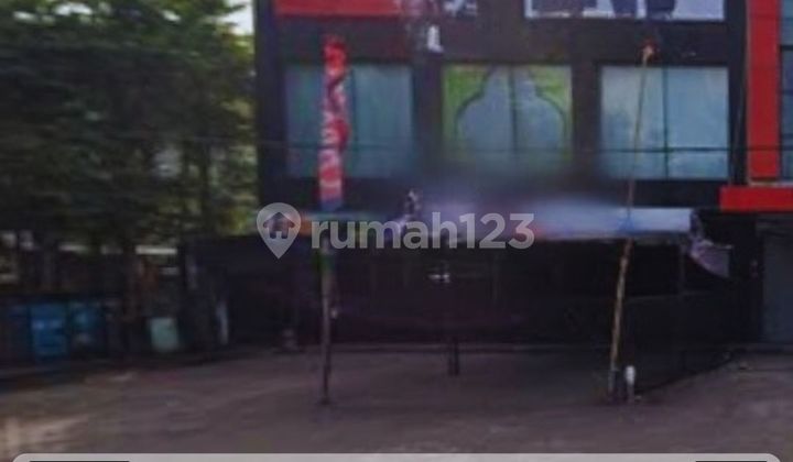 For Rent: 3-Storey Shop House on Perintis Kemerdekaan Main Road, Strategic Location 1