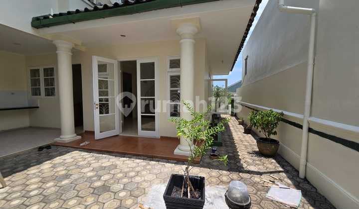 For Rent 2-Story House in Green Golf Hill Sentul City 80 Million/year 2