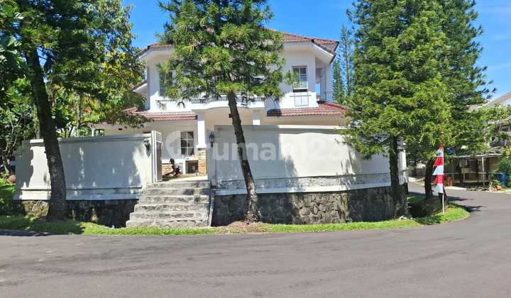 Hook House on Jalan Pangrango, Sentul City, East-Facing, Area Negotiable Hook House on Jalan Pangrango, Sentul City, East-Facing, Area Negotiable