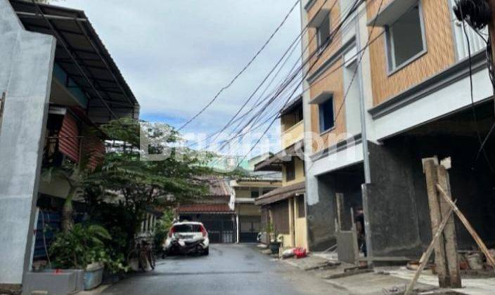 RUMAH BARU TANJUNG DUREN 3 LT CARPORT 2 MOBIL ADA KAMAR LANTAI 1 2