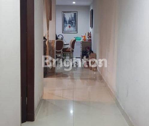 RUMAH DURI KEPA, 2½ LANTAI, ROW 2 MOBIL, SEMI FURNISHED 2