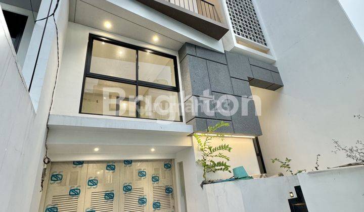 RUMAH BARU JELAMBAR MODEL MEZZAZINE SPLIT LEVEL, ROW 2 MOBIL LEGA, BEBAS BANJIR 1