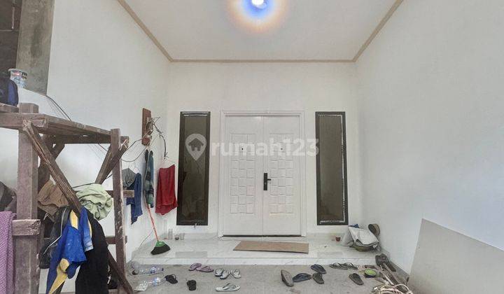 RUMAH BARU 4 LANTAI FULL ROW 2 MOBIL LEGA DI TAMAN RATU 2