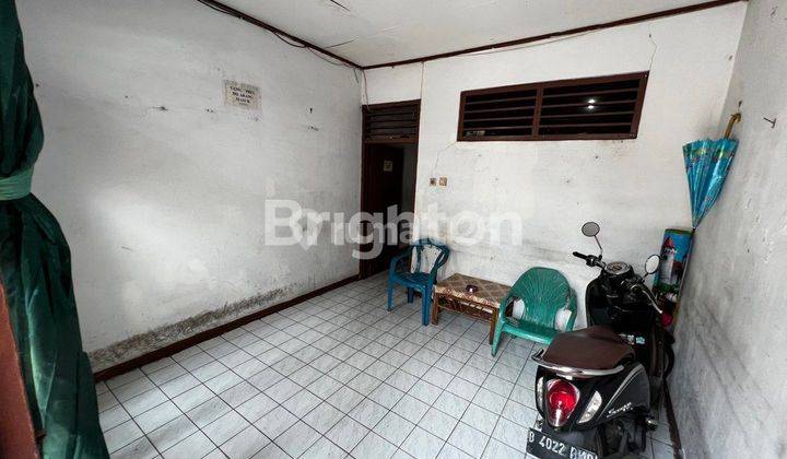 RUMAH KOST DI BAWAH NJOP 2½ LANTAI 16 KAMAR PETOJO SELATAN 1