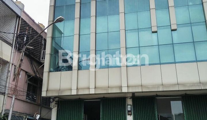 RUKO 4 LANTAI PARKIRAN LUAS DALAM KOMPLEK GREEN VILLE 1