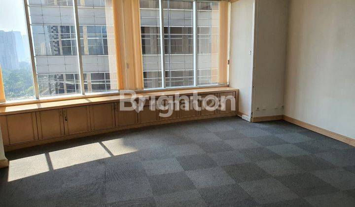 OFFICE SPACE RAPI TERAWAT SIAP HUNI LANTAI SEDANG DI MENARA SUDIRMAN, SENAYAN 1