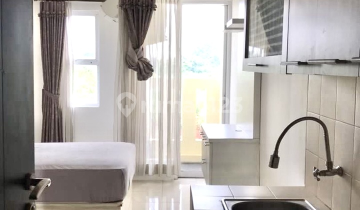 Semi-Furnished Studio Apartment at Belmont Residence in Srengseng Semi-Furnished Studio Apartment at Belmont Residence in Srengseng